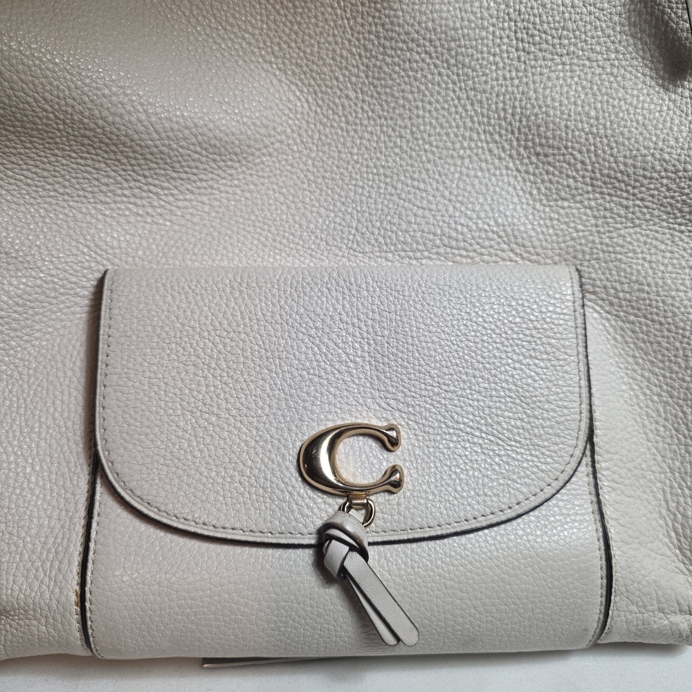 Coach Chalk Grey Shoulder Bag* Needs A Good Cleaning - Picture 2 of 13